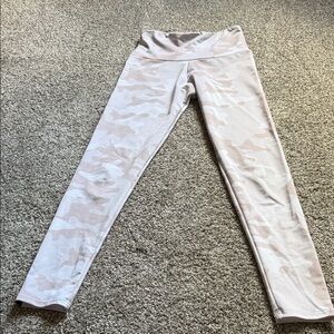 Onzie Cream Camouflage Leggings
